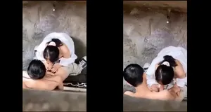 Quay lén em nữ học sinh bj cho gấu trong hẻm