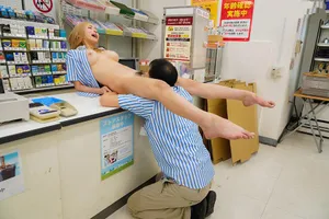 Anh tiền bối tống tình nàng nhỏ ngổ ngáo của chủ cửa hàng tiện lợi