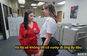 Bố dượng trúng số xoạc cùng lúc công chúa và em trợ lý riêng